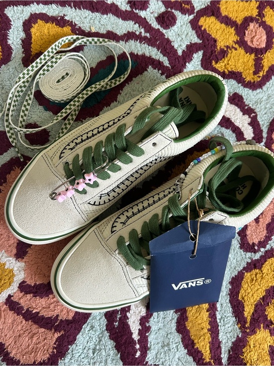 Vans Shoes - BRAND NEW Vans Women’s lx old skool charms